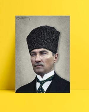 Atatürk Kalpaklı Sivil Kıyafetli Posteri