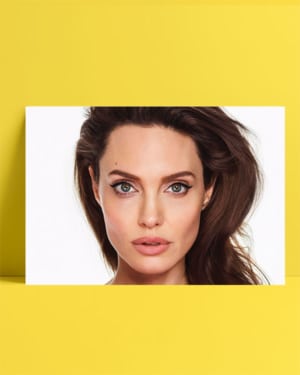 Angelina Jolie Posteri - Close Up posteri